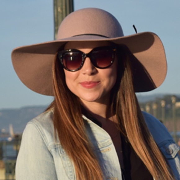 Old Navy Accessories - HOST PICK 💕 Large brown taupe floppy hat